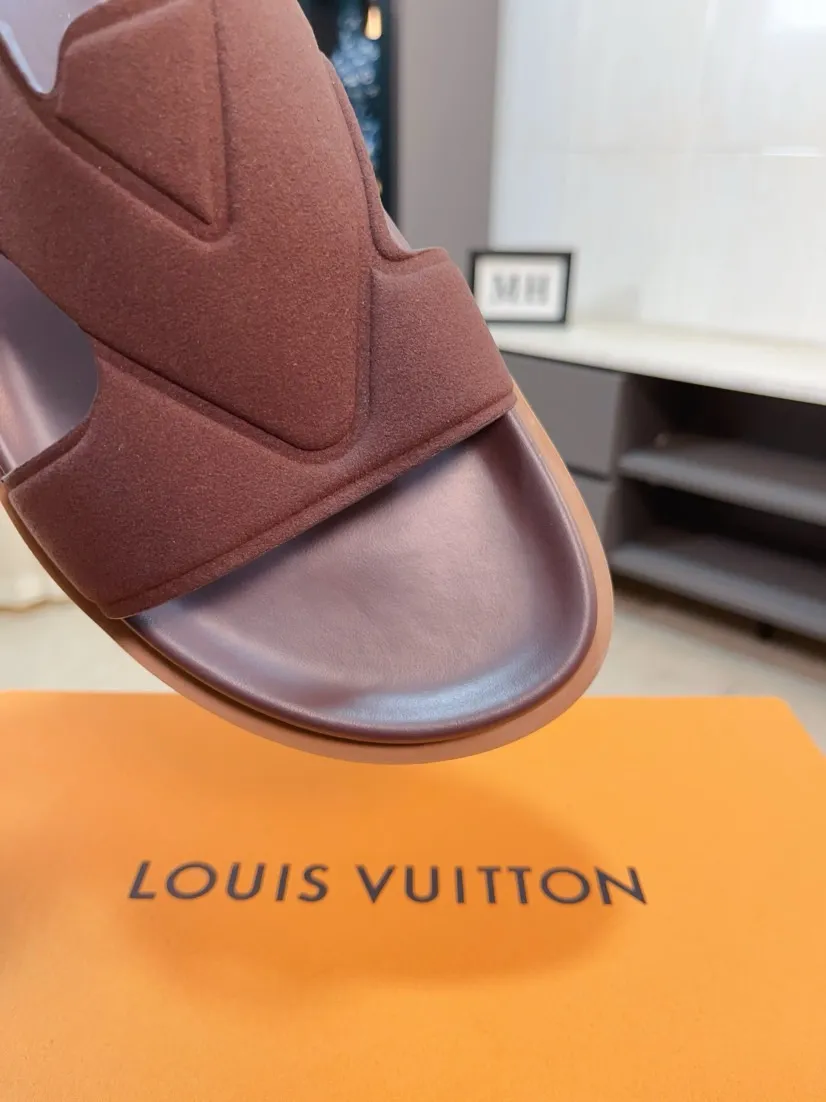 Men's shoes 💰300🌹🌹【LV】Multi-color new men's slippers, original top quality version, original special frosted cowhide➕sheepskin inner and side, non-slip combination sole, more stable walking, more comfortable and lightweight, high-end and generous, size: 38~44